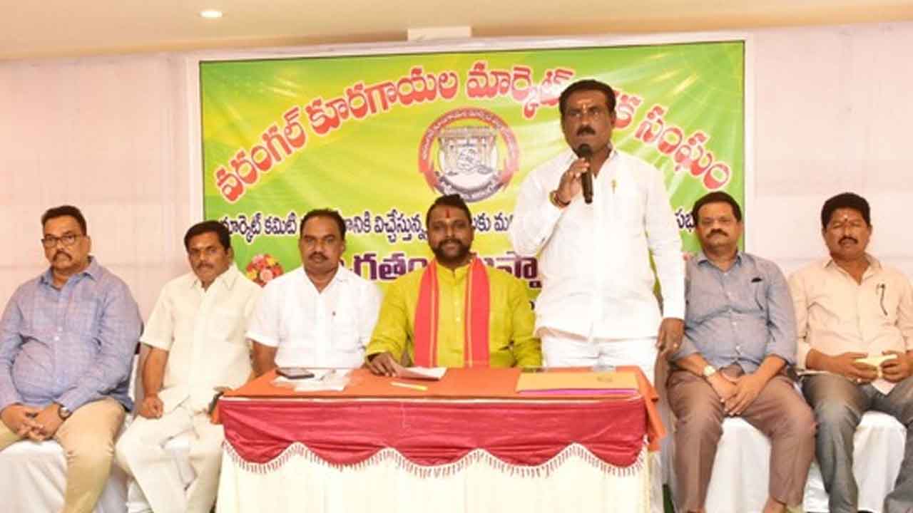 Vegetable market | కూరగాయల మార్కెట్ వ్యాపారుల జంబో కమిటీ ఏర్పాటు
