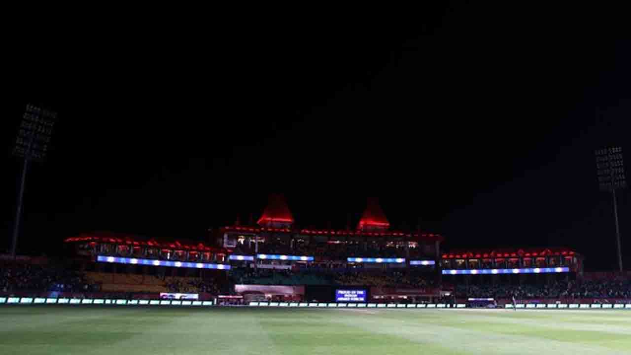 IPL 2025 | వెల‌గ‌ని ఫ్ల‌డ్ లైట్స్.. ఢిల్లీ, పంజాబ్ మ్యాచ్ ర‌ద్దు..!