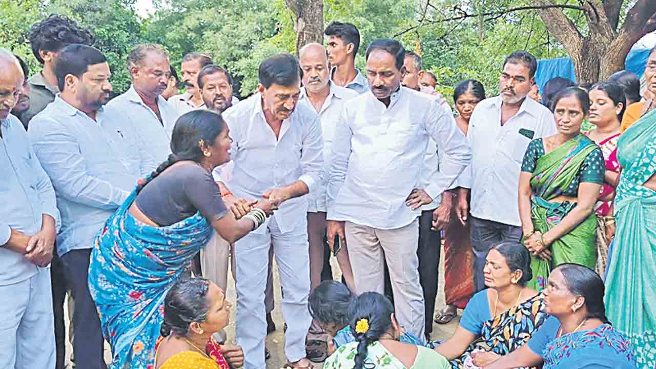 బాధిత కుటుంబాలకు వంటేరు పరామర్శ