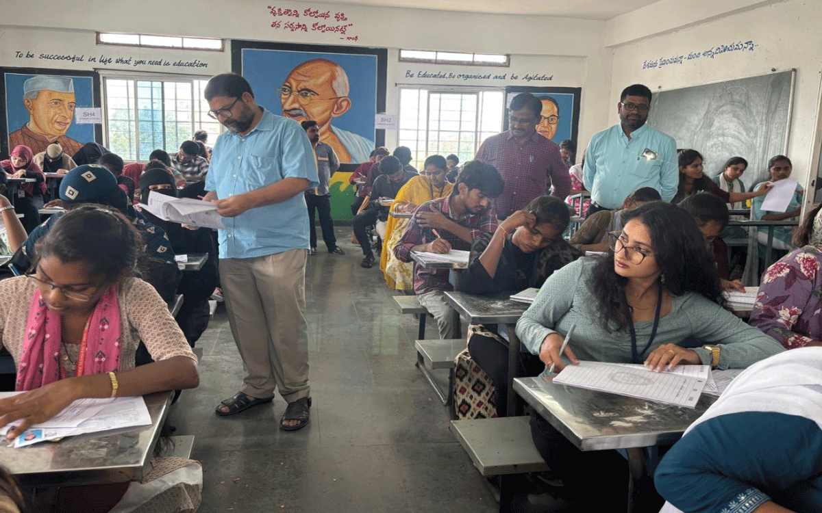 MGU : డిగ్రీ సెమిస్టర్ పరీక్షలు ప్రారంభం.. తొలిరోజు విద్యార్థిని డీబార్