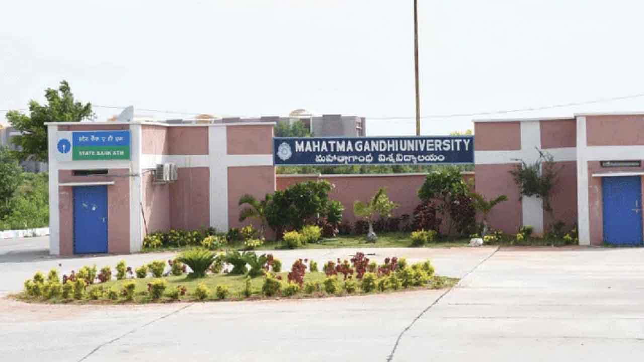 Nalgonda : ఎంజీయూ నేటి డిగ్రీ పరీక్షల్లో 14 మంది విద్యార్థులు డీబార్