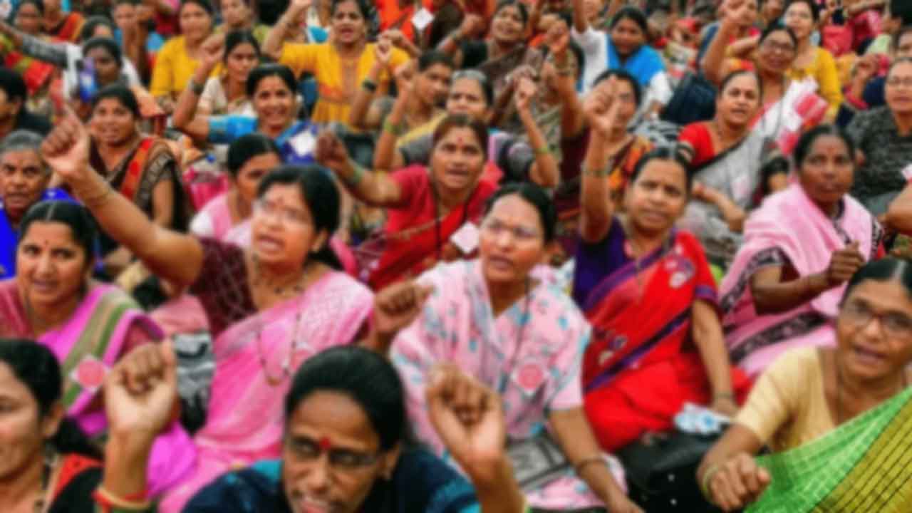 Anganwadi Teachers | మినీ అంగన్‌వాడీలకు సర్కారు దగా!.. మంత్రి సీతక్క తొలి సంతకానికి విలువ లేకుండాపోయింది!