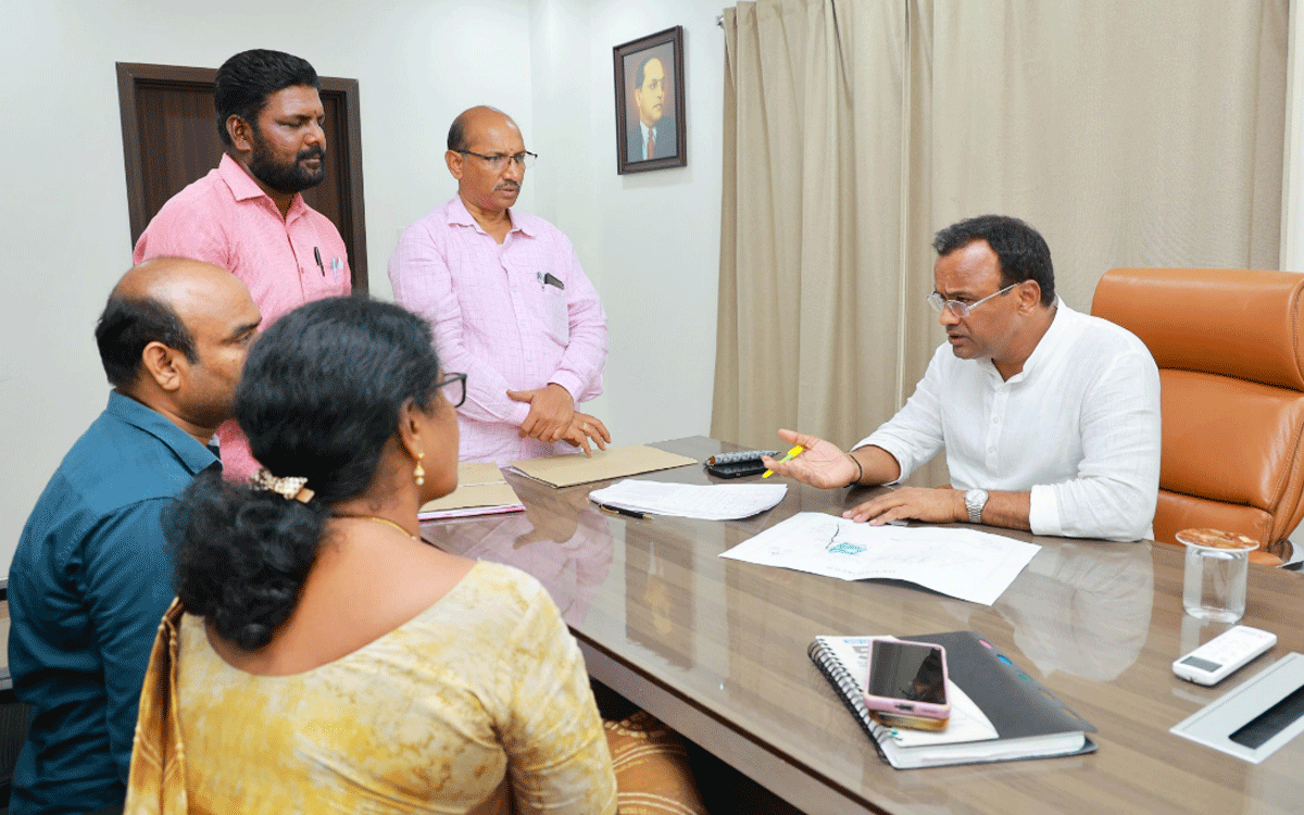 MLA Rajagopal Reddy : మునుగోడులో ఇంటిగ్రేటెడ్ స్కూల్ నిర్మాణ స్థలం పరిశీలన