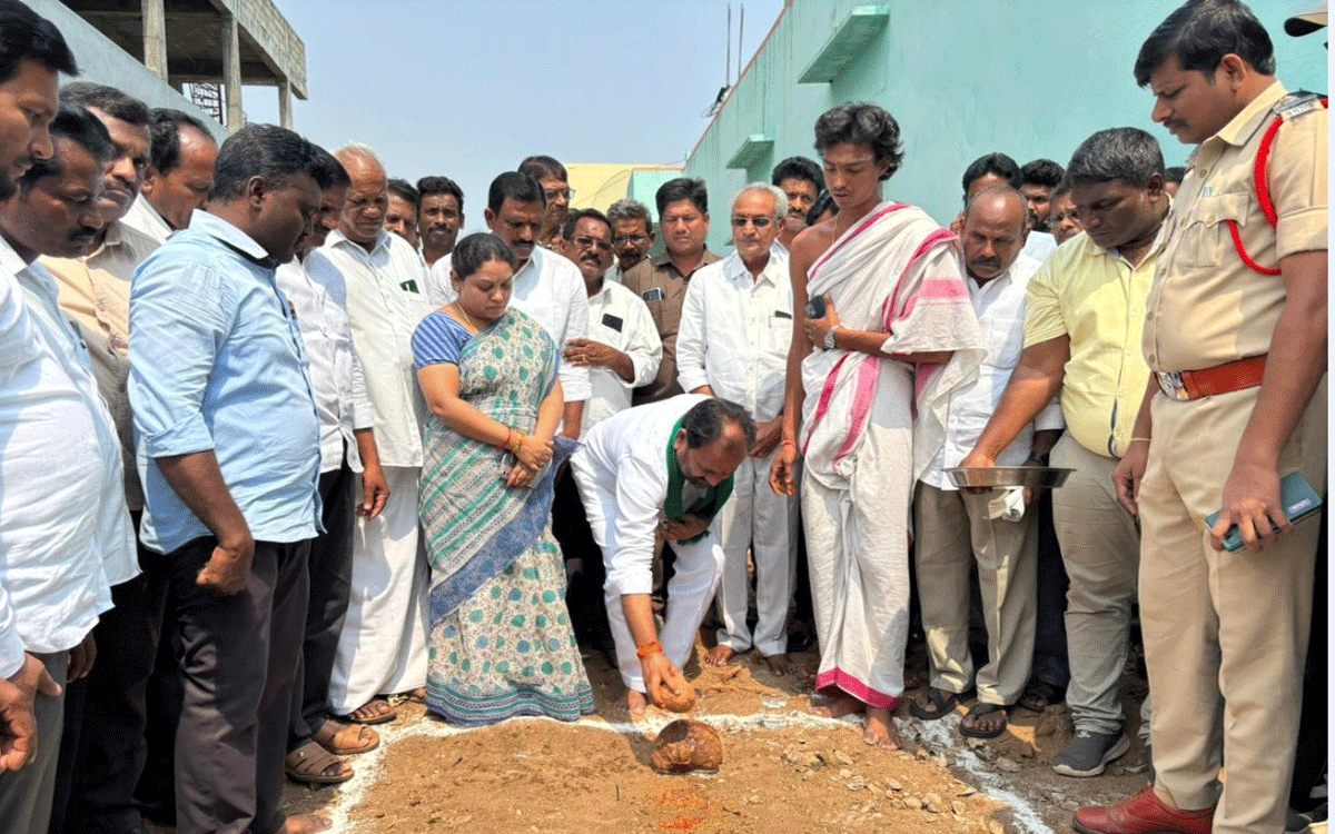 Julurupadu : వెంగన్నపాలెం పంచాయతీ భవన నిర్మాణానికి ఎమ్మెల్యే భూమి పూజ