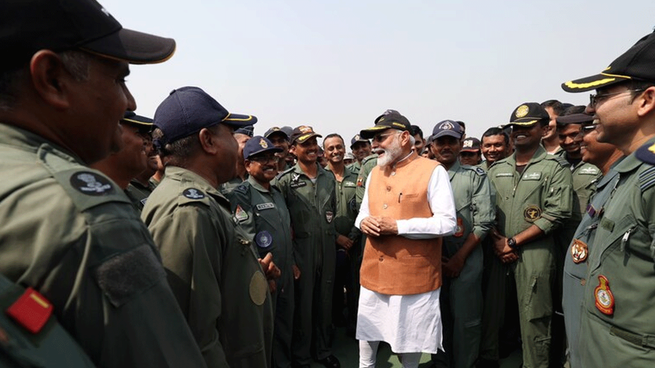 Operation Sindoor: అదంపూర్ ఎయిర్‌బేస్‌కు మోదీ.. సైనికుల‌తో మాట్లాడిన ప్ర‌ధాని
