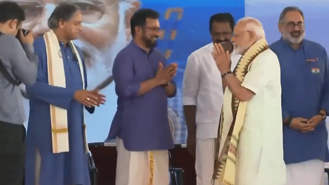 PM Modi: శశిథరూర్ ఇక్కడే ఉన్నారు.. ఇక కొందరికి నిద్ర పట్టదు: ప్రధాని మోదీ