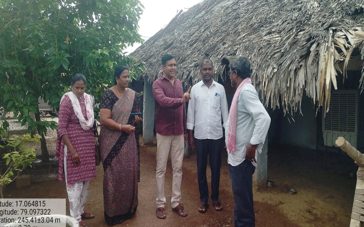 Munugode : గుండ్లోరిగూడెంలో ఇందిర‌మ్మ ఇండ్ల నిర్మాణానికి ల‌బ్ధిదారుల వెన‌క‌డుగు