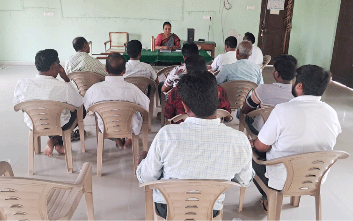 Munugode : ఎమ్మార్పీ ధ‌ర‌కే విత్త‌నాలు విక్ర‌యించాలి : ఏఓ ప‌ద్మ‌జ‌