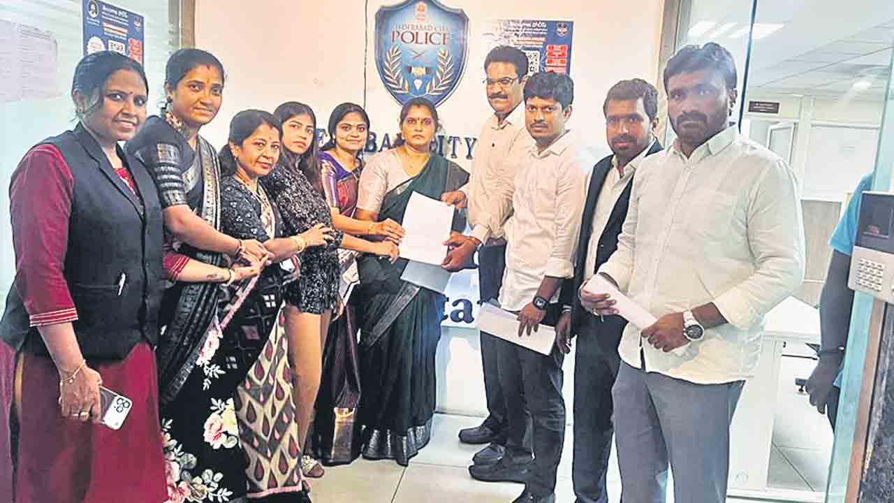 తప్పుడు వార్తల తెలంగాణ స్ర్కైబ్‌పై ఫిర్యాదు