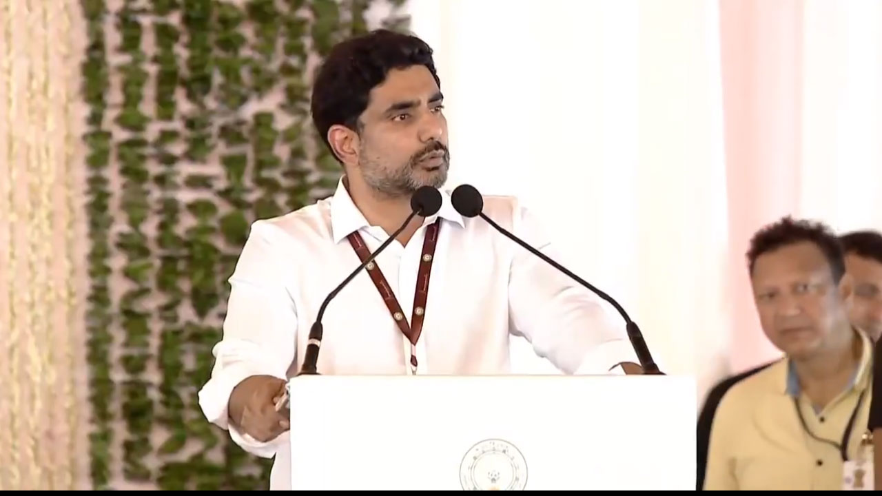 Nara Lokesh | క‌ట్టుబ‌ట్ట‌ల‌తో మెడ‌బ‌ట్టి మ‌న‌ల్ని బ‌య‌ట‌కు గెంటేశారు.. తెలంగాణపై నారా లోకేష్ వివాదాస్ప‌ద వ్యాఖ్య‌లు