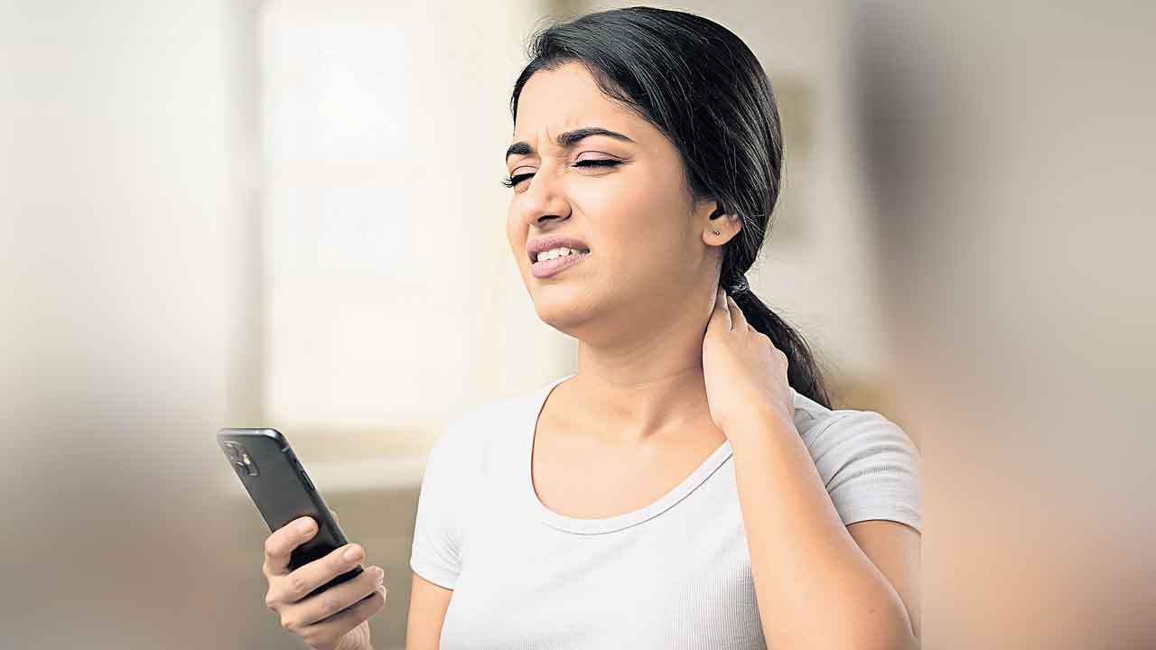 మెడపై భారం!