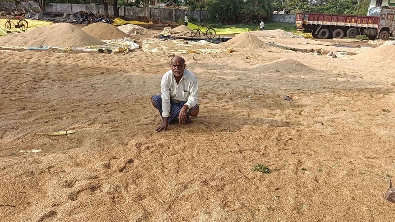 Chennaraopet | అకాల వర్షాలు ఆగమవుతున్న అన్నదాతలు.. కొనుగోళ్లలో వేగంగా పెంచాలని రైతుల వేడుకోలు