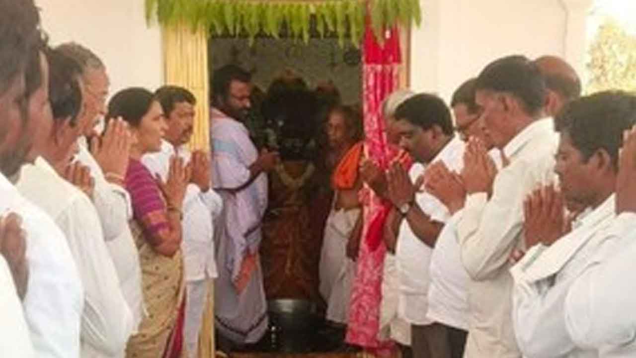 Yellamma thalli statue | అంగరంగ వైభవంగా ఎల్లమ్మ తల్లి విగ్రహ ప్రతిష్ట మహోత్సమం