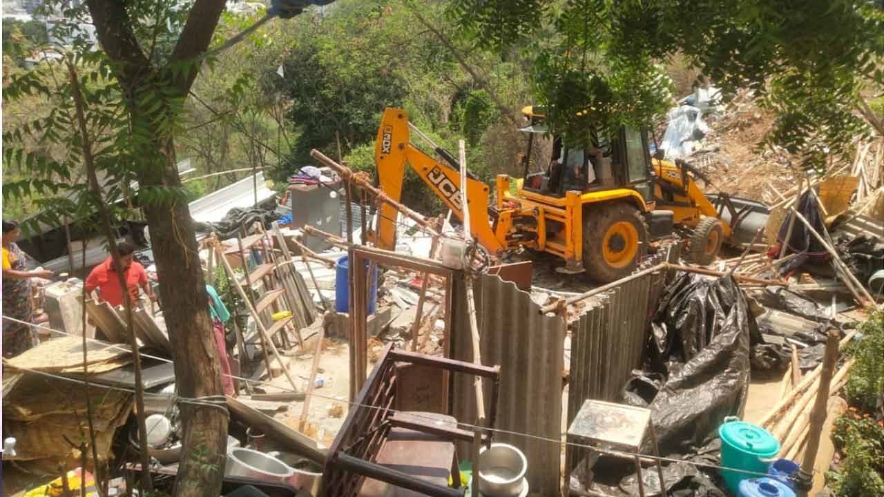 Jubleehills | పద్మాలయ అంబేద్కర్ నగర్‌లో ఆక్రమణల తొలగింపు
