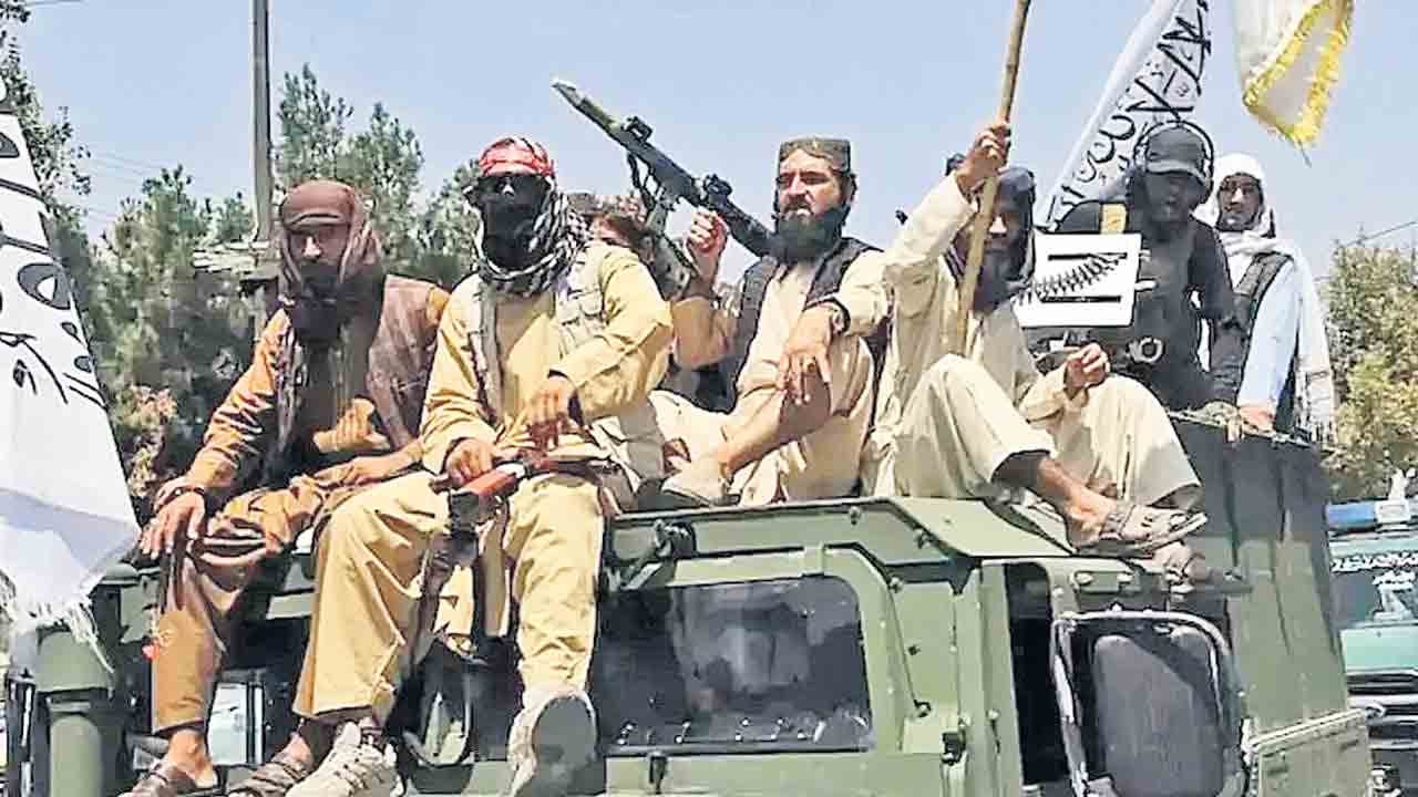 బలూచ్‌ ఆర్మీ దాడిలో 12 మంది పాక్‌ సైనికుల మృతి