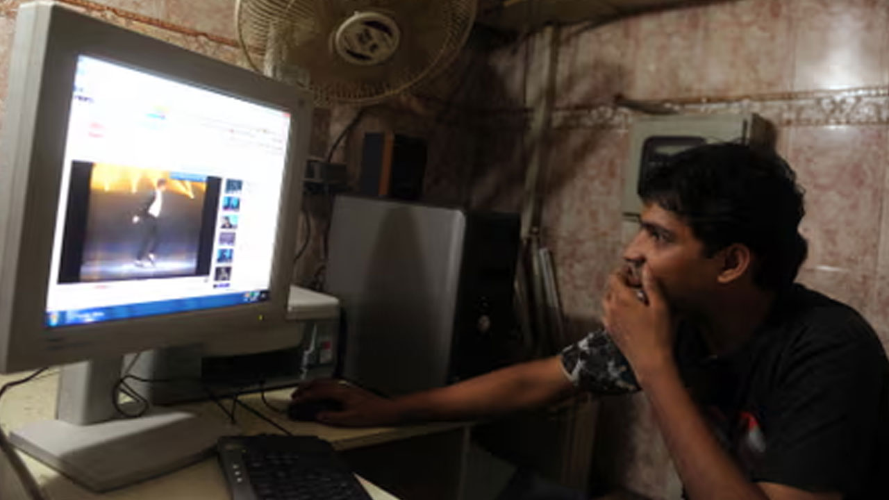 Union Govt | పాక్ వెబ్ కంటెంట్‌పై కేంద్రం నిషేధం.. త‌క్ష‌ణం అమ‌ల్లోకి రావాల‌ని ఆదేశాలు జారీ