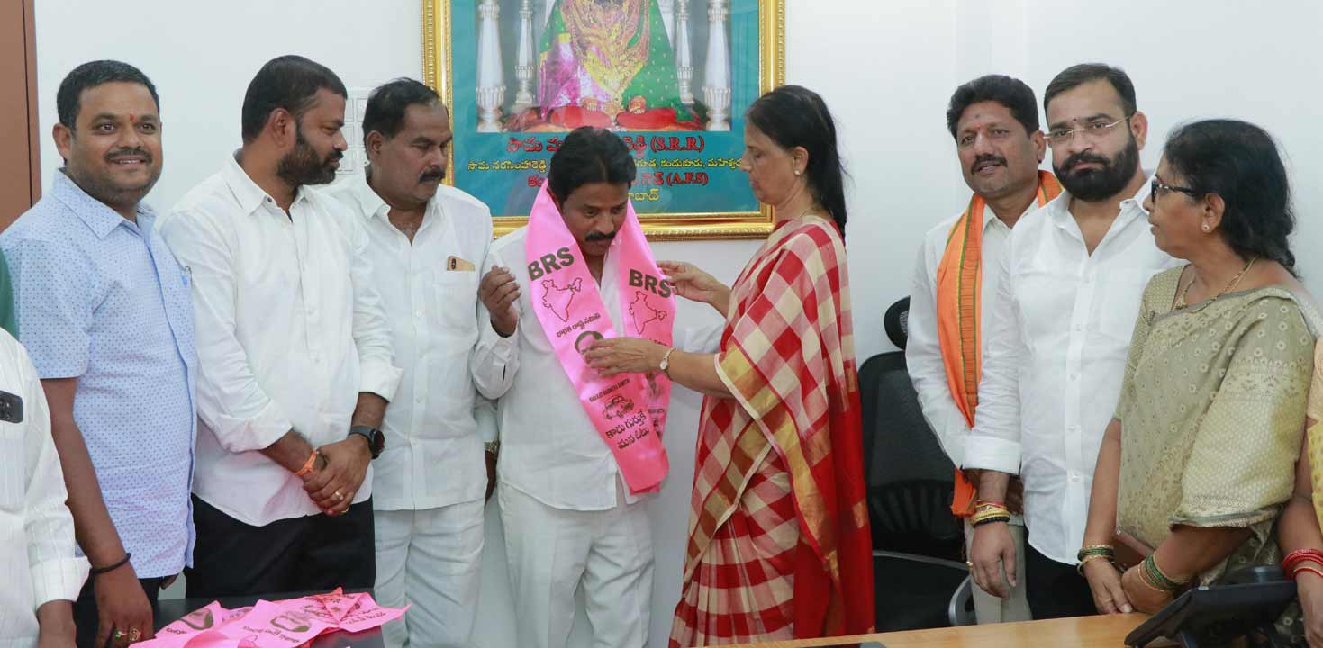 సబితా ఇంద్రారెడ్డి సమక్షంలో బీఆర్‌ఎస్‌లో చేరిన కాంగ్రెస్‌ నేత పల్లె జంగయ్య గౌడ్‌