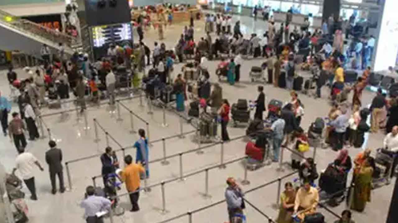 3 గంటలు ముందే రావాలి.. ప్రయాణికులకు ఎయిర్‌లైన్స్‌ సూచన