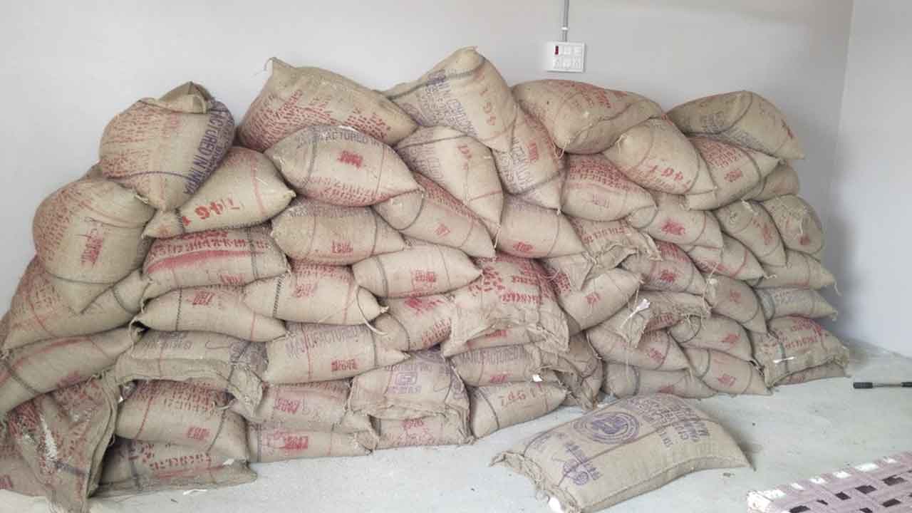 PDS rice | పెద్దపల్లి జిల్లాలో భారీగా పీడీఎస్‌ బియ్యం పట్టివేత