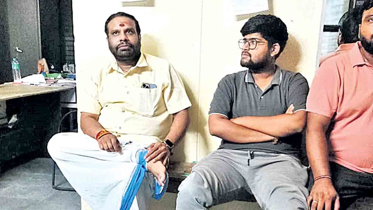 బాసర ఆలయ ప్రధాన అర్చకుడిపై దాడి