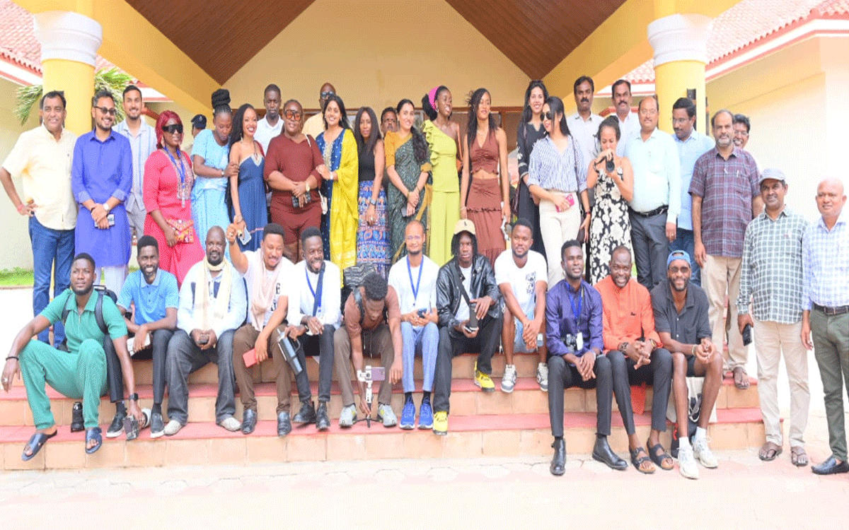 Bhoodan Pochampally : పోచంపల్లి ఇక్కత్ చీరలకు ఆఫ్రికా బృందం ఫిదా