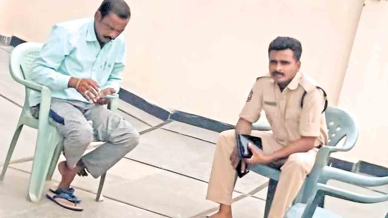 Telangana | అన్నదాతలపై కక్షసాధింపు చర్యలు.. ధాన్యం దోపిడీని ప్రశ్నించిన రైతుపై కేసు!