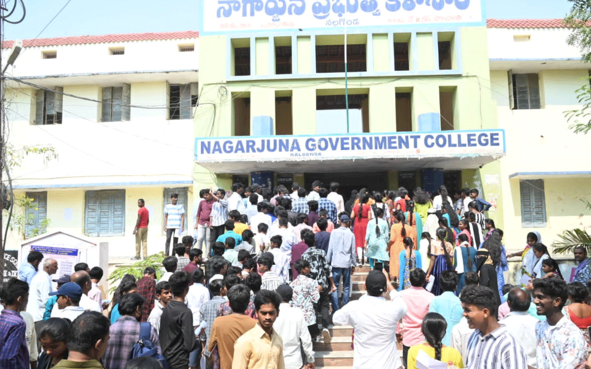 Nalgonda : ఉమ్మ‌డి నల్లగొండలో స‌జావుగా పాలీసెట్.. 9,625 మంది విద్యార్థులు హాజరు