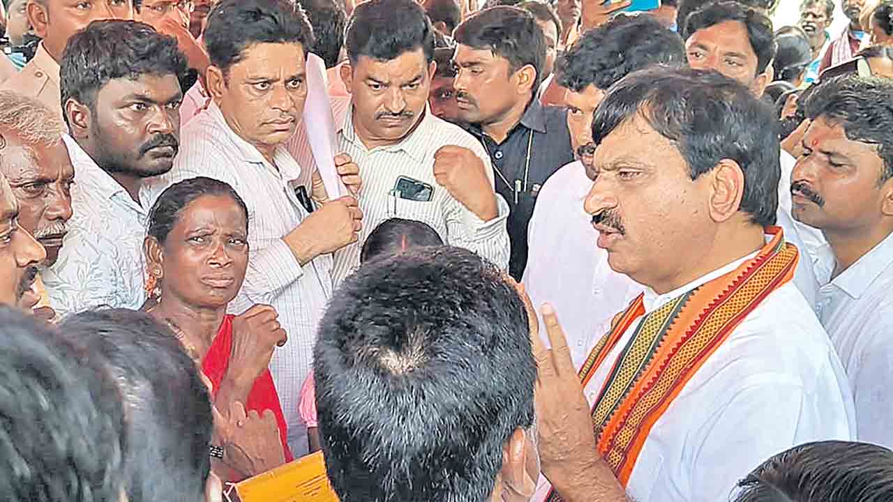 మంత్రి పొంగులేటికి నిరసన సెగ