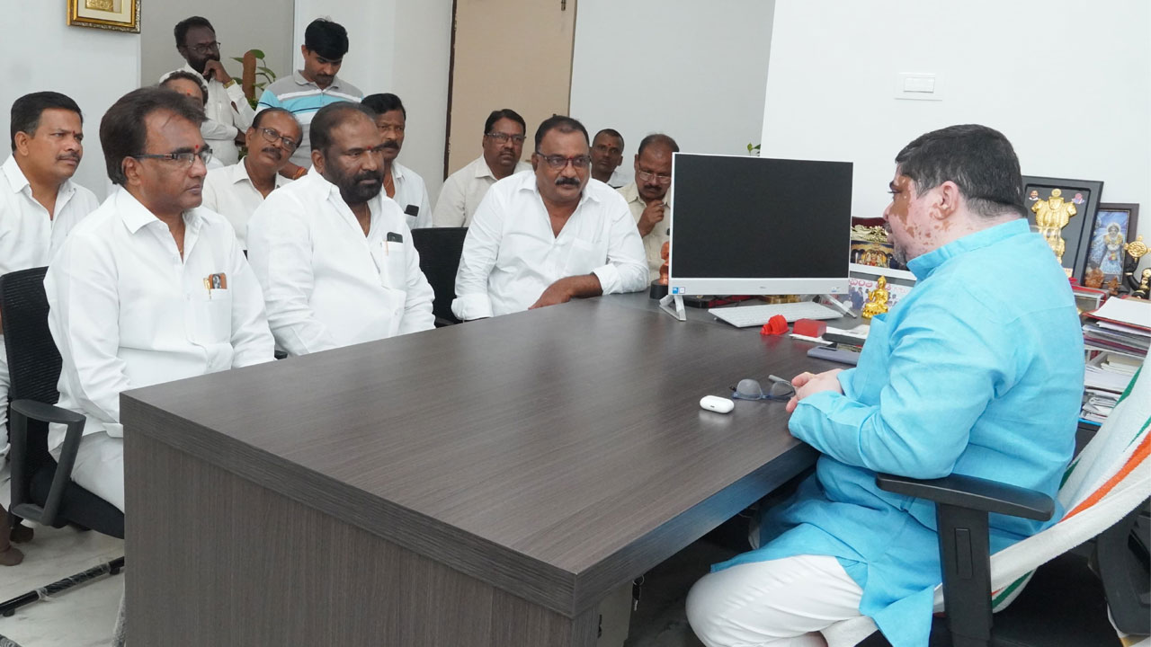 Ponnam Prabhakar | సంస్థ ఇప్పుడిప్పుడే కోలుకుంటున్నది.. ఇలాంటి దశలో సమ్మె చేయొద్దు.. ఆర్టీసీ కార్మికులకు మంత్రి పొన్నం విజ్ఞప్తి