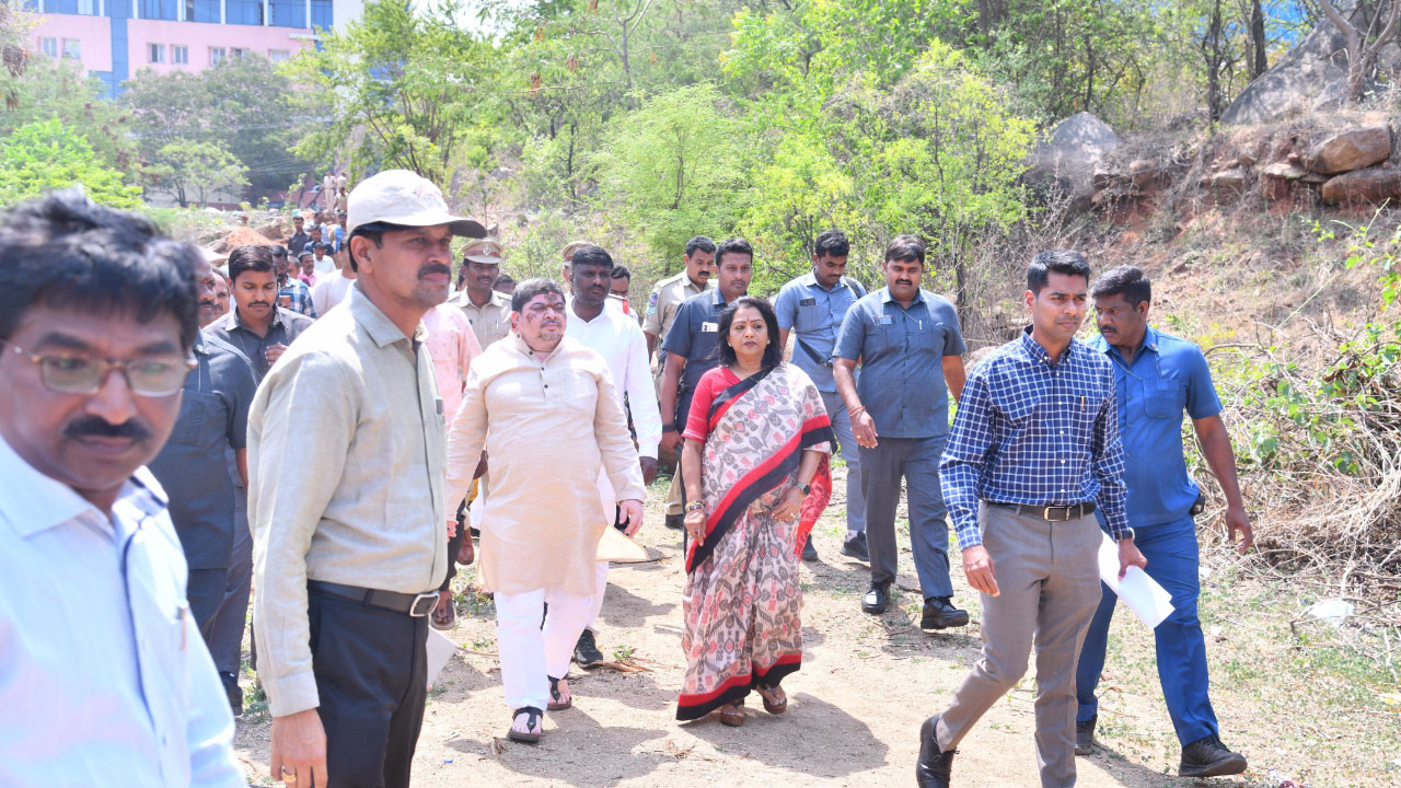 ప్రభుత్వ స్థలాన్ని ప్రజల కోసం వినియోగిస్తాం : మంత్రి పొన్నం ప్రభాకర్‌