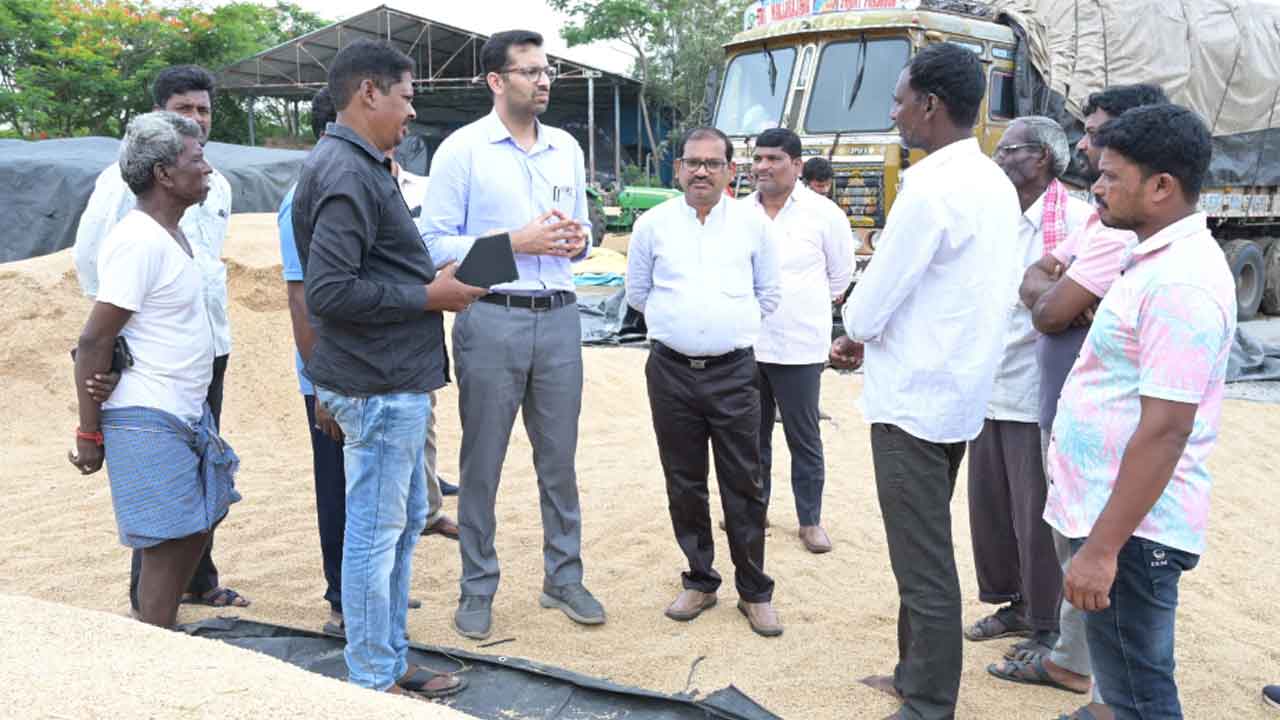 Prateek Jain | తూకం చేసిన ధాన్యాన్ని వెంటనే మిల్లర్లకు చేరవేయాలి : కలెక్టర్‌ ప్రతీక్‌ జైన్‌