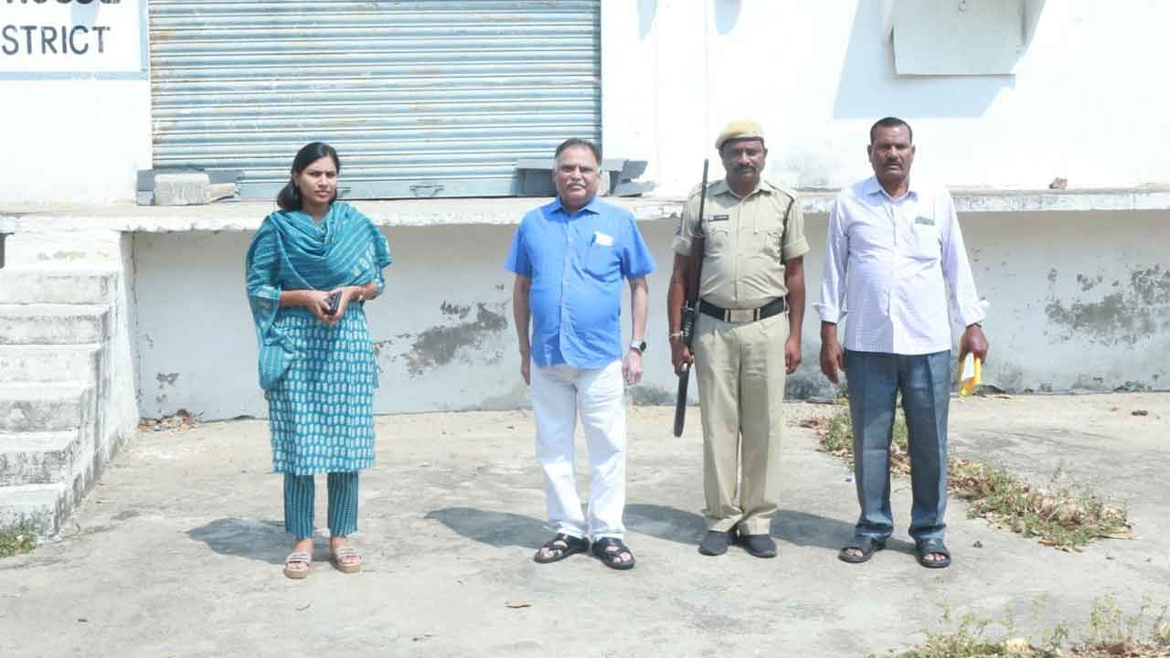 Collector Praveenya | ఈవీఎం గోదాం తనిఖీ చేసిన కలెక్టర్ ప్రావీణ్య