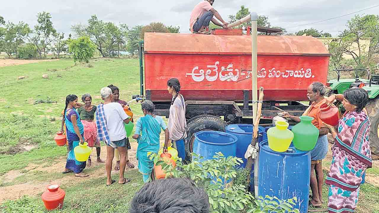 నాడు ఇంట్లోకే నీరు.. నేడు ట్యాంకర్ల వద్ద పోరు