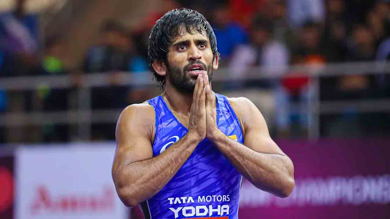 Bajrang Punia | ప‌రువున‌ష్టం కేసు.. రెజ్లింగ్ కోచ్‌కు ఒలింపిక్ విజేత క్ష‌మాప‌ణ‌లు..!