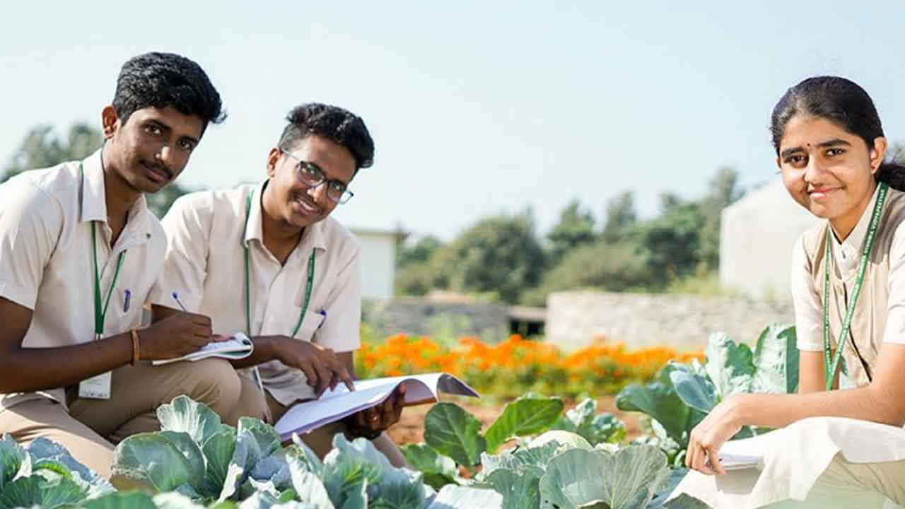 అగ్రి కోర్సుల్లో కూలీల పిల్లలకు 15% కోటా