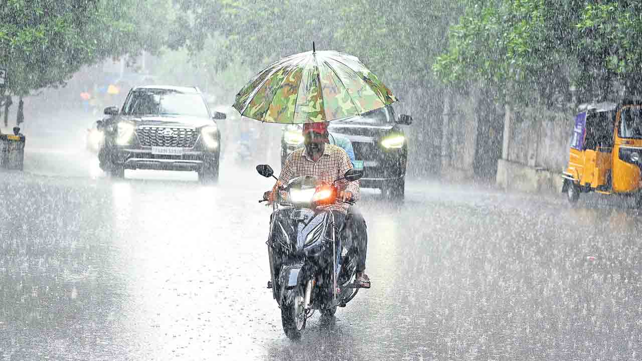Heavy Rains | నైరుతి రుతుపవనాల ప్రభావం.. మూడురోజుల్లో రాష్ట్రంలో భారీ వర్షాలు..!
