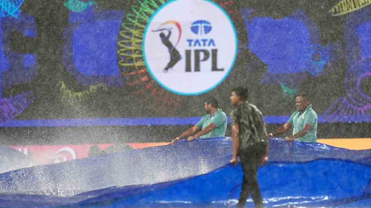 IPL 2025 | శాంతించిన వ‌రుణుడు.. 5 ఓవర్ల ఆట సాధ్య‌మ‌య్యేనా..?