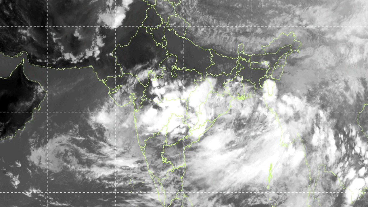 Weather Updates | తెలంగాణలో మరో నాలుగు రోజులు భారీ వర్షాలు
