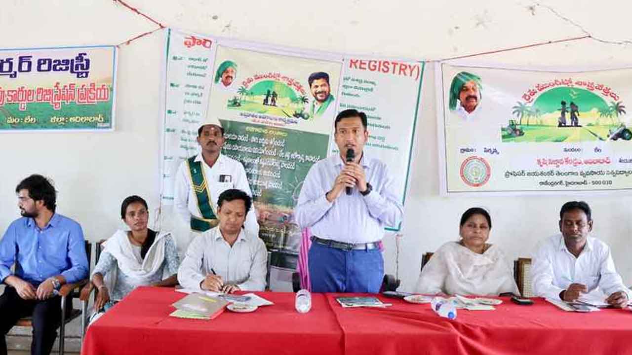 Collector Rajarshi sha | రైతులు ఎరువుల వినియోగాన్ని తగ్గించాలి : కలెక్టర్ రాజర్శి షా