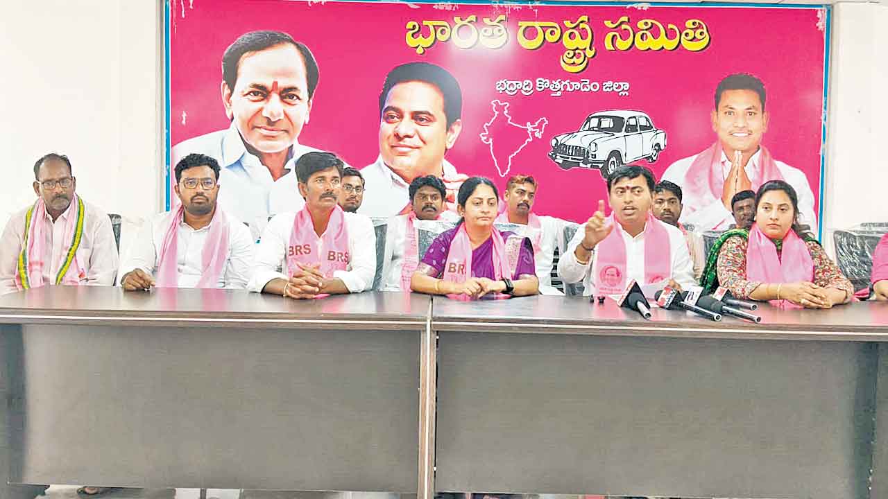 అందాల పోటీలతో ఒరిగిందేమిటి?.. నాయకుడు రాకేశ్‌రెడ్డి