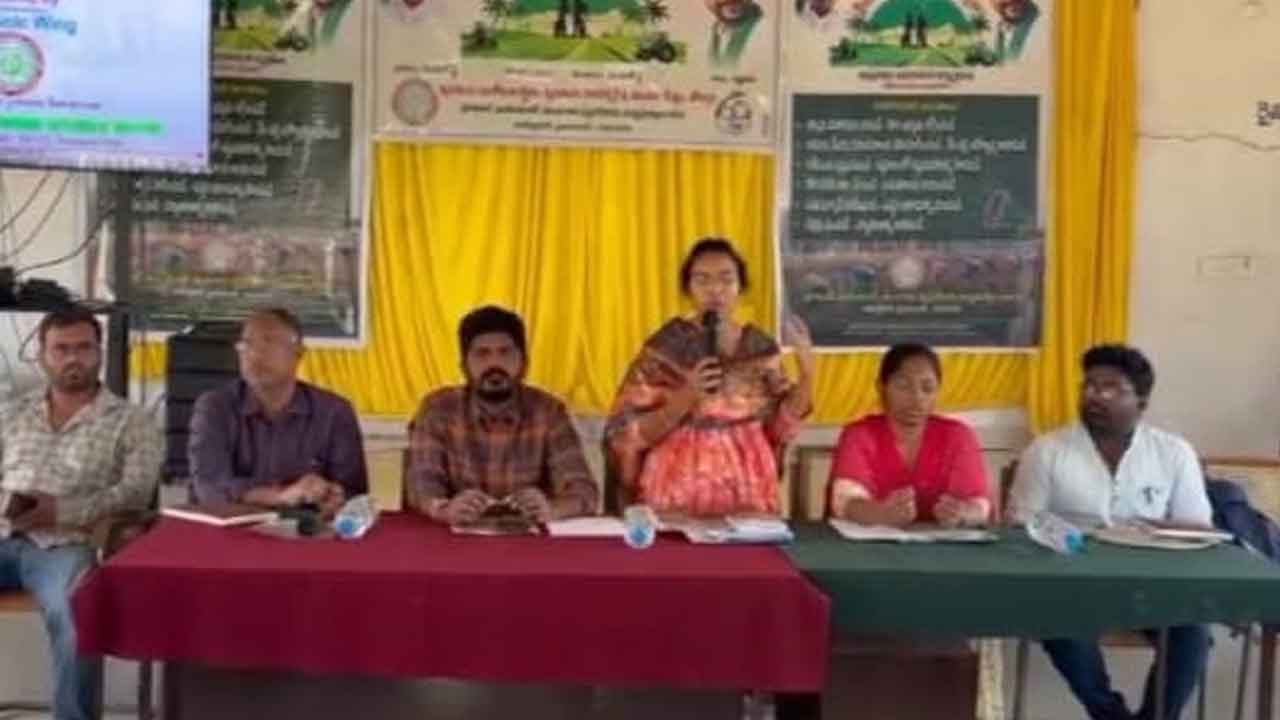 Chemical fertilizers | రైతులు రసాయన ఎరువులను తక్కువ మోతాదులో వాడాలి : ఎస్‌.రమాదేవి