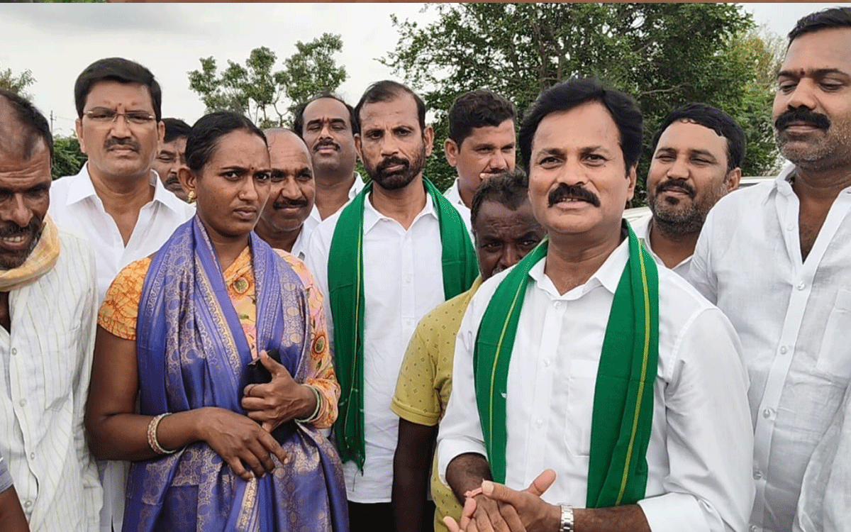 Bhoodan Pochampally : మహిళా రైతుకు ఎమ్మెల్యే కుంభం అభినంద‌నలు