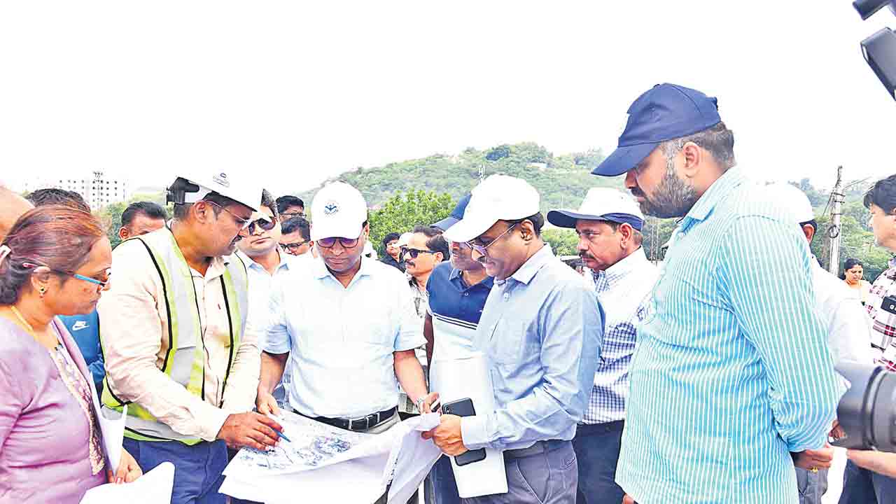 పరిశీలించి.. ఆదేశాలిచ్చి..