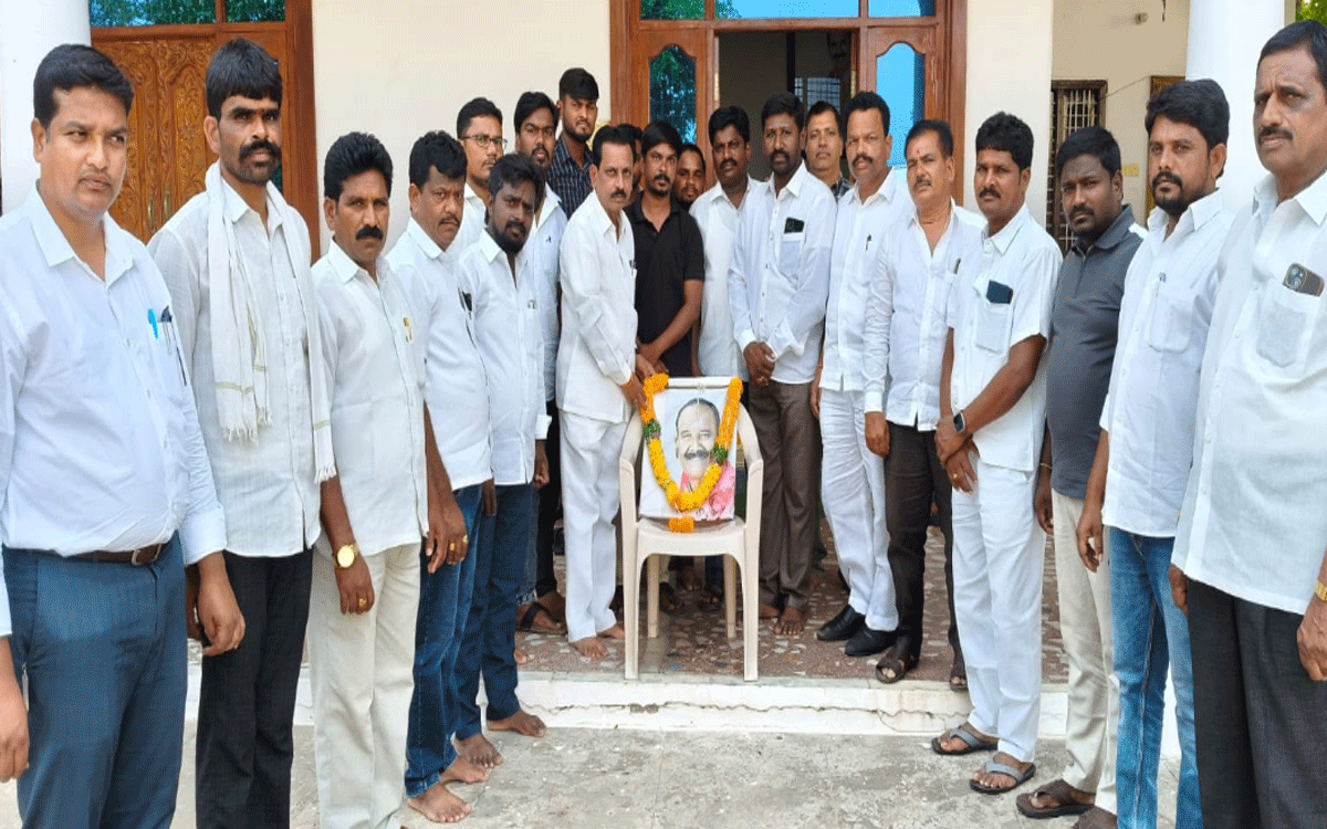 Devarakonda Rural : కార్మిక పక్షపాతి నాయిని నరసింహారెడ్డి : మాజీ ఎమ్మెల్యే రవీంద్రకుమార్