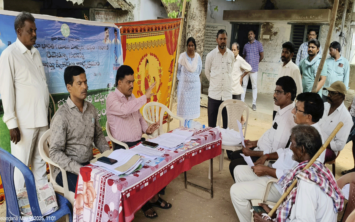 Bonakal : రైతులు భూ స‌మ‌స్య‌లపై ద‌ర‌ఖాస్తు చేసుకోవాలి : ఆర్డీఓ న‌ర‌సింహారావు