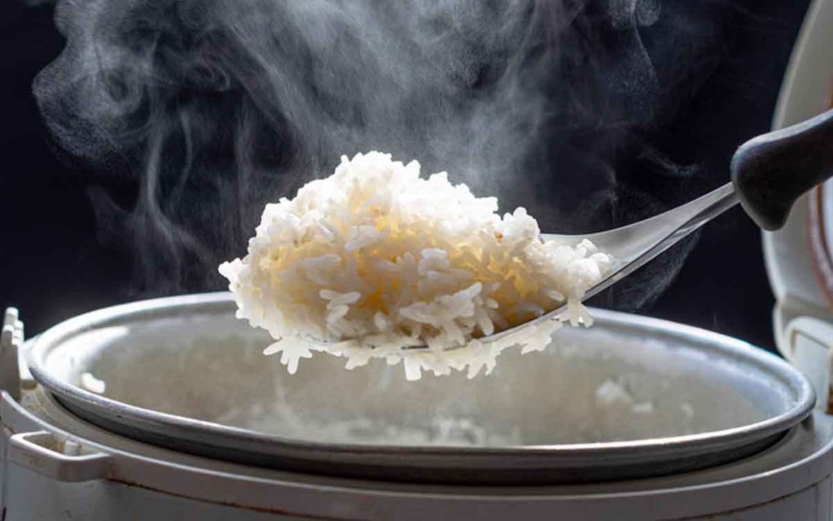 Left Over Rice | రాత్రి మిగిలిన అన్నాన్ని మరుస‌టి రోజు తింటున్నారా..? అయితే ఆరోగ్యానికి ఎంత ప్ర‌మాద‌మో తెలుసా..?