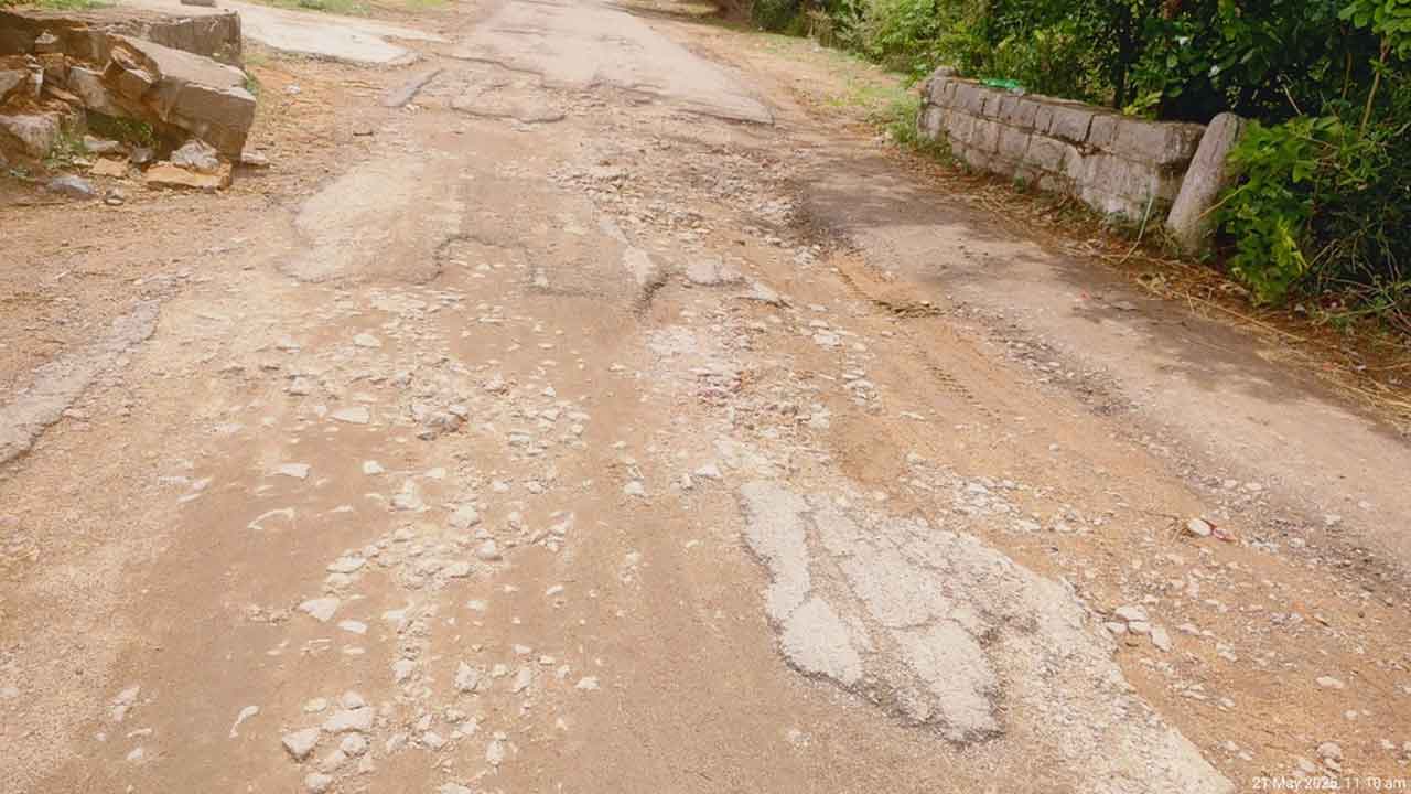 Medak | అధ్వాన రోడ్లతో ప్రజలకు అవస్థలు.. పట్టించుకోని అధికారులు