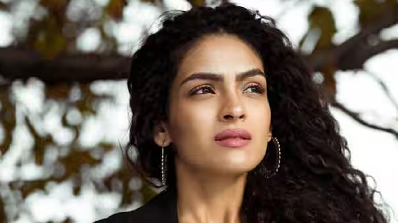 Sita Ramam | సీతారామం న‌టి కారులో దొంగ‌త‌నం.. విలువైన న‌గ‌లు అప‌హ‌ర‌ణ‌