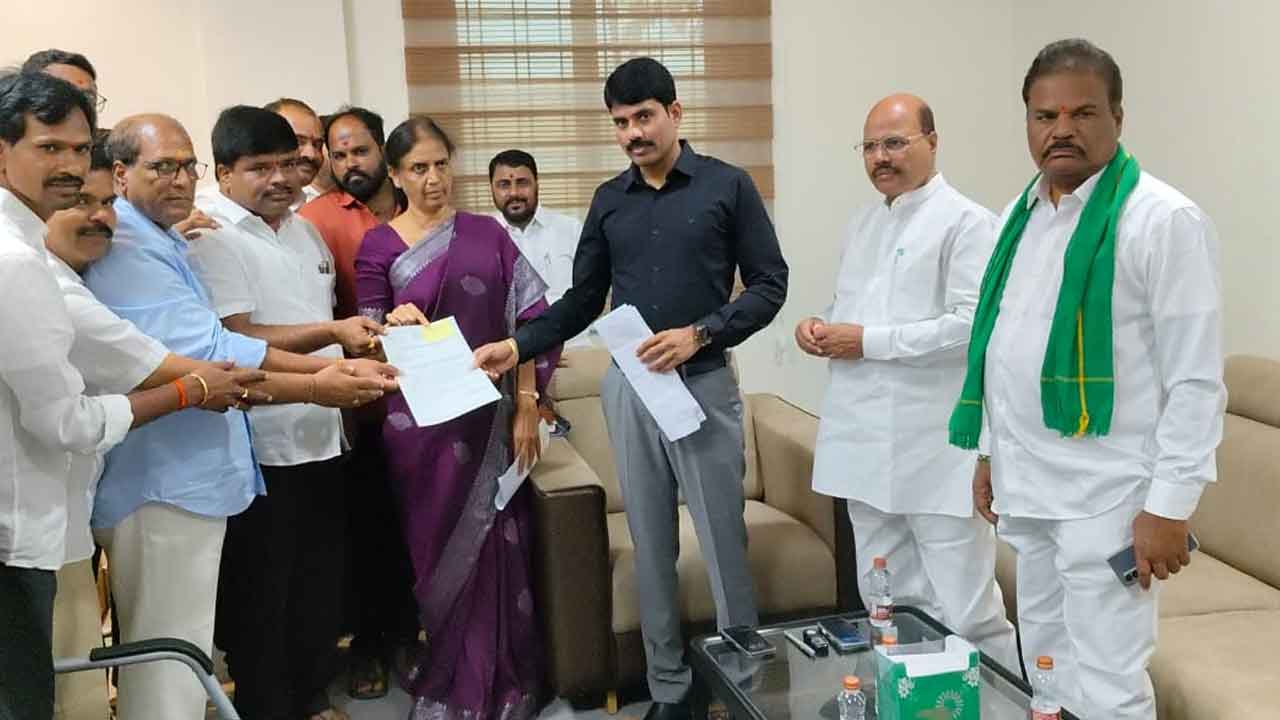 Sabita Indra Reddy | ఫార్మాసిటీపై ప్రభుత్వ వైఖరిని స్పష్టం చేయాలి : సబితాఇంద్రారెడ్డి