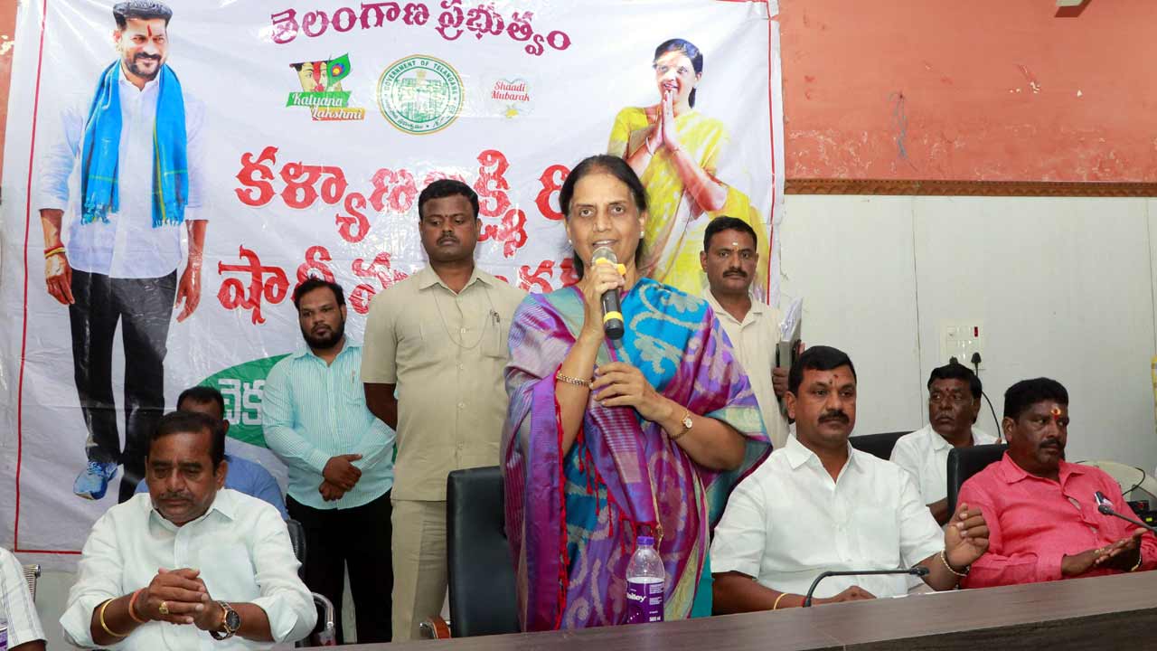 Sabitha Indra Reddy | బయట ప్లెక్సీలు కట్టుకుంటే తప్పేంటి.. కాంగ్రెస్ నాయకులకు సబితా ఇంద్రారెడ్డి స్ట్రాంగ్ కౌంటర్